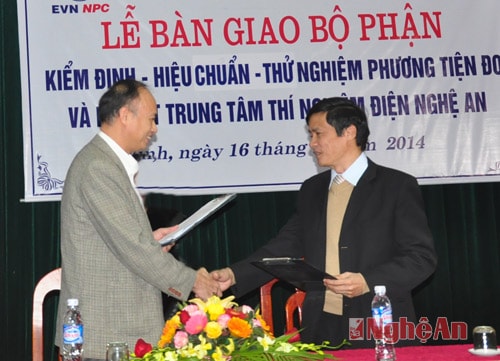 Lãnh đạo Công ty điện lực Nghệ An và Trung tâm