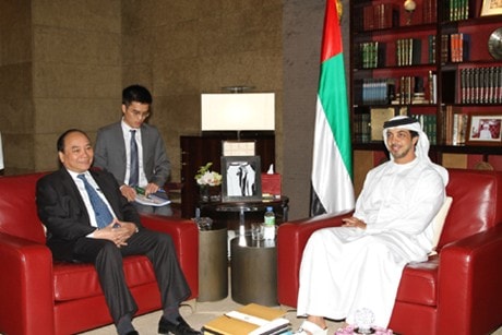 Phó Thủ tướng Nguyễn Xuân Phúc hội đàm với Phó Thủ tướng UAE. Ảnh: VGP