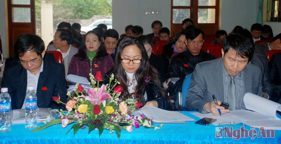 Các đại biểu tham dự kỳ họp.