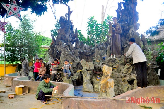Bà con Giáo họ Văn Thành (Thanh Giang, Thanh Chương) chuẩn bị cho lễ Noel.
