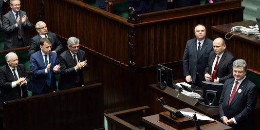 Tổng thống Poroshenko tại Quốc hội Warsaw, Ba Lan hôm 17 tháng 12. Ảnh: AFP/Janek Skarzynski