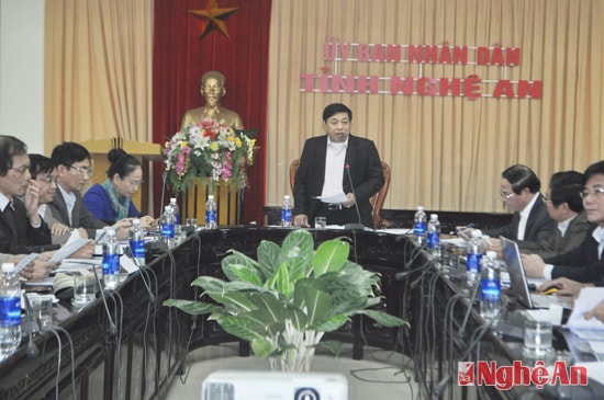 Đồng chí Nguyễn Xuân Đường - Chủ tịch UBND tỉnh chủ trì buổi làm việc