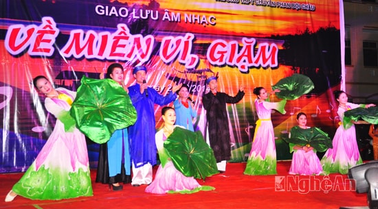 Tiết mục của các nghệ sĩ Trung tâm Bảo tồn và Phát huy di sản Dân ca xứ Nghệ