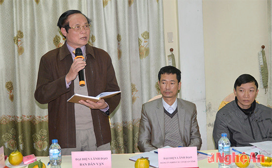 Đồng chí Lê Văn Cầm - Phó trưởng ban Dân vận Tỉnh ủy phát biểu gợi mở một số định hướng đưa phong trào nông dân phát triển trong thời gian tới