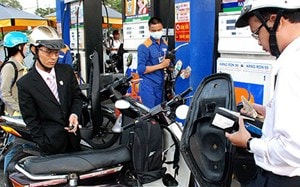 Giá xăng được giảm mạnh trong chiều 22/12.