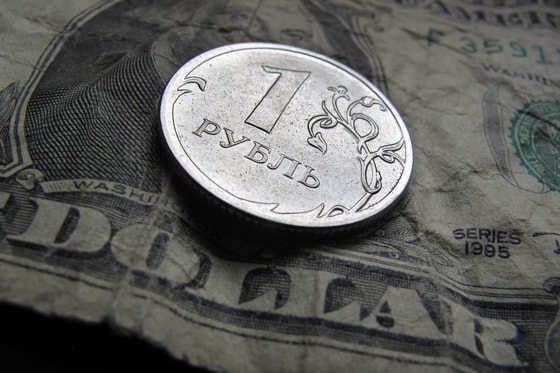 Đồng Ruble có lấy lại giá trị so với đồng USD?