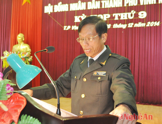 Ông Trương Văn Tý - Chánh Thanh tra thành phố báo cáo kết quả tiếp dân, giải quyết đơn thư khiếu nại, tố cáo của công dân