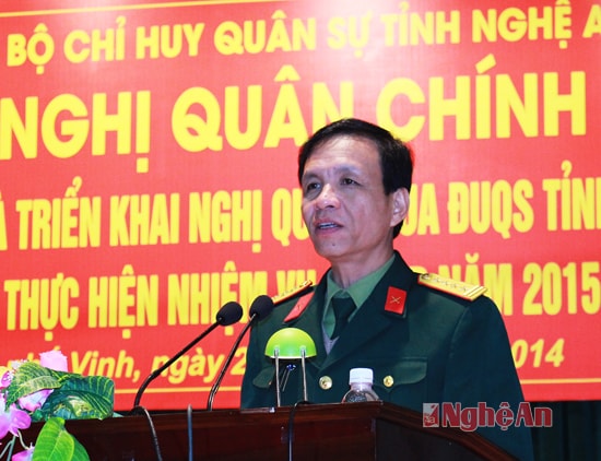 Đại tá Hà Tân Tiến - Chỉ huy trưởng BCH Quân sự tỉnh phát biểu tại Hội nghị