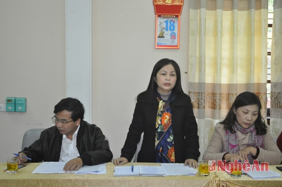 Đồng chí Hồ Thị Ngân - Phó Tổng Biên tập Báo Nghệ An phát biểu