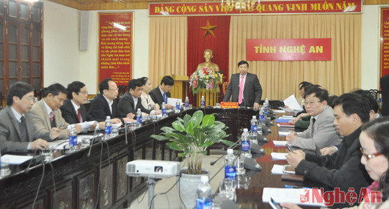 Chủ tịch UBND tỉnh Nguyễn Xuân Đường quán triệt các đại biểu tập trung tiếp tục để cụ thể hóa vào công tác chỉ đạo, điều hành của tỉnh