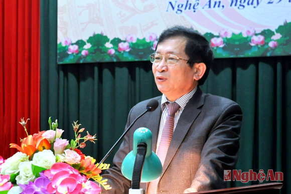  Đồng chí Đinh Viết Hồng - Phó chủ tịch UBND tỉnh chủ trì buổi đối thoại