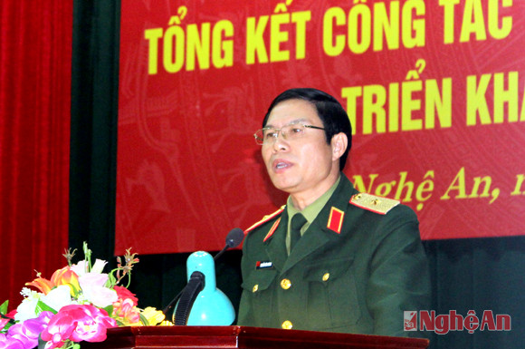 Thiếu tướng Nguyễn Tân Cương thay mặt đại biểu cấp trên chỉ đạo hội nghị.