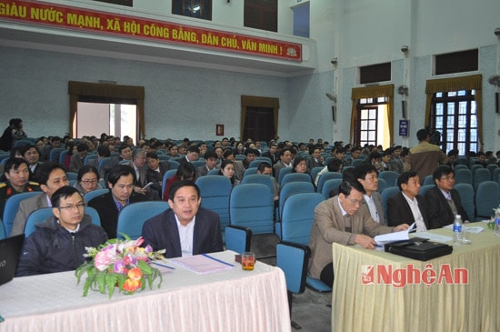 Các đại biểu dự hội nghị Tổng kết công tác xây dựng Đảng năm 2014