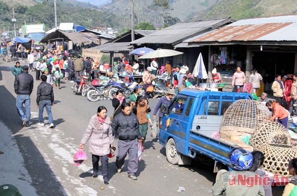 Toàn cảnh chợ phiên Nậm Cắn cuối năm.