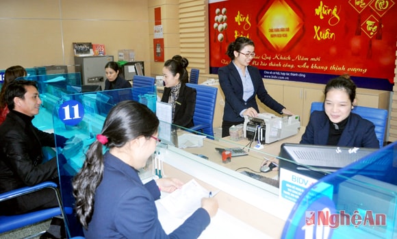 Giao dịch tại Ngân hàng BIDV.