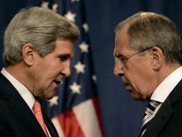 Ngoại trưởng Mỹ John Kerry và người đồng cấp Nga Sergey Lavrov. (Nguồn: AFP)