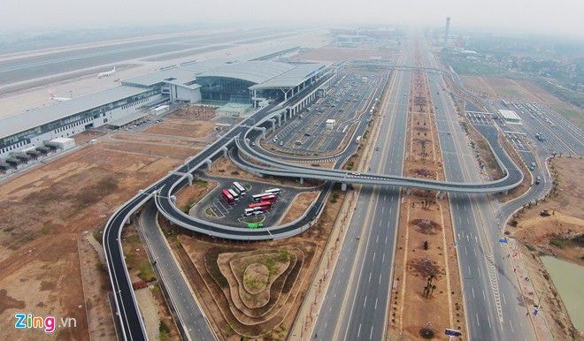 Nhà ga mới nằm cách nhà ga cũ T1 chưa đầy 1km, diện tích gần 139.300m2, có tổng mức đầu tư khoảng 13.700 tỷ đồng, hoàn thành sau gần 3 năm xây dựng, áp dụng các tiêu chuẩn hàng không hiện đại nhất của thế giới.