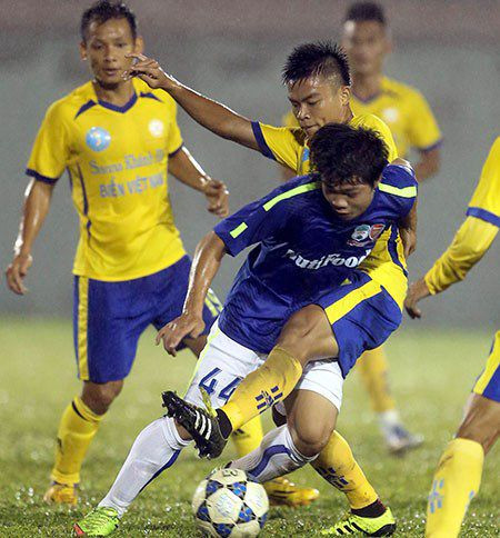 Tháng trước lứa U-19 khoác áo HA Gia Lai chuẩn bị V-League đã từng thua Khánh Hòa 0-2 vì chịu không nổi lối chơi bắt người trên toàn sân và phong tỏa chia cắt các tuyến.