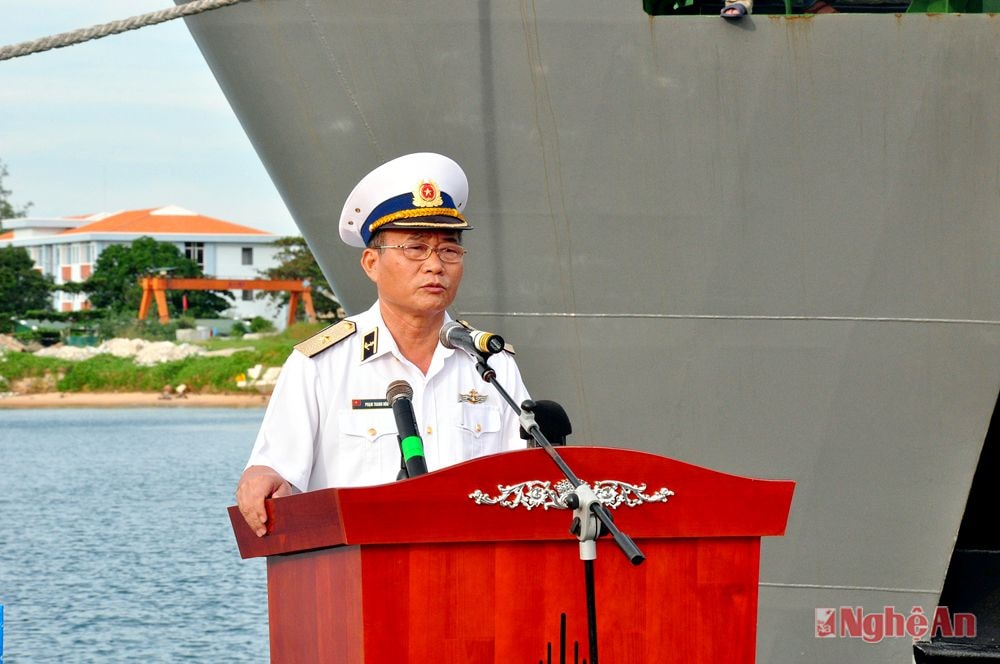Thiếu tướng, chuẩn đô đốc Phạm Thanh Hóa - Chính ủy Bộ Tư lệnh Hải quân vùng 4 giao nhiệm vụ