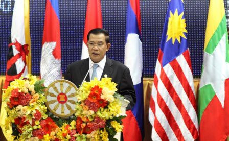 Thủ tướng Campuchia Hun Sen có bài phát biểu ca ngợi chiến thắng chế độ diệt chủng Khmer Đỏ. Ảnh: TTXVN