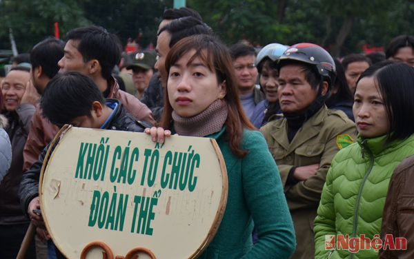 Tại thành phố Vinh, cán bộ, nhân dân, lực lượng vũ trang thành phố cùng nhau hưởng ứng.