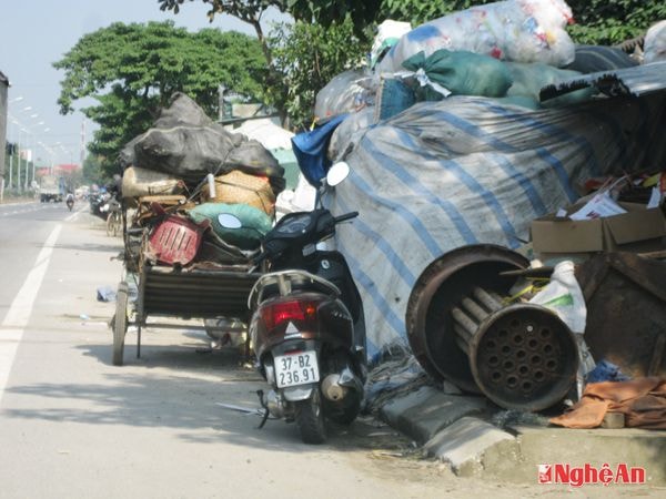 Tình trạng lấn chiếm lề lòng đường tại xã Diễn Phúc