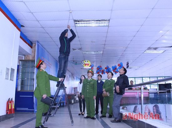 Thử hệ thống dò khói tại siêu thị Intimex