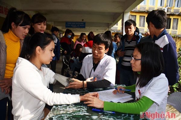  Trước thực tế đó, Trung tâm huyết học – truyền máu tỉnh Nghệ An đã kêu gọi sinh viên các trường đại học, cao đẳng trên địa bàn tham gia hiến máu đột xuất để bù đắp lượng máu thiếu hụt, kịp thời cứu chữa bệnh nhân.