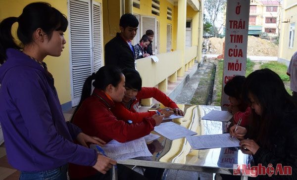  Trung tâm Huyết học – truyền máu tỉnh Nghệ An cho biết, từ ngày 6/1 đến nay, đã có 145 bạn sinh viên của các trường đại học, cao đẳng trên địa bàn tỉnh đến trung tâm để hiến máu tình nguyện đột xuất.