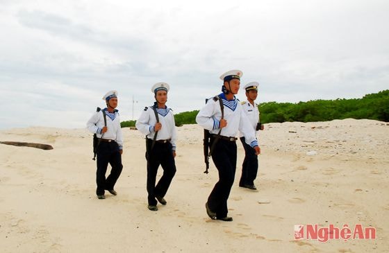 Tuần tra trên đảo Trường Sa lớn.Ảnh: p.v