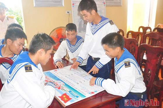 Bình báo tường mừng Xuân Ất Mùi ở đảo Trường Sa Đông.Ảnh: n.k