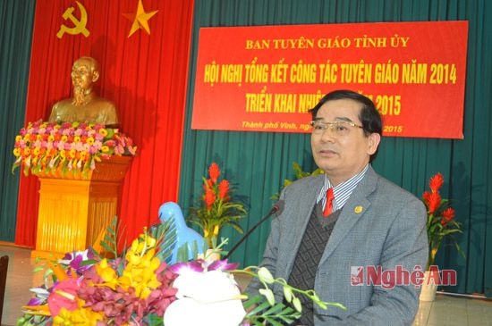 Đồng chí Bùi Đình Sâm - Phó Ban Thường trực Ban Tuyên giáo Tỉnh ủy đọc báo cáo tổng kết năm 2014