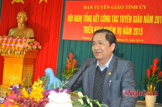 Đại diện Thường trực Thị ủy Cửa Lò phát biểu tham luận nêu bài học kinh nghiệm