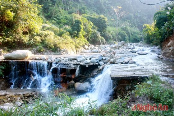 Tràn Nậm Càn (Kỳ Sơn) bị hư hỏng nặng.