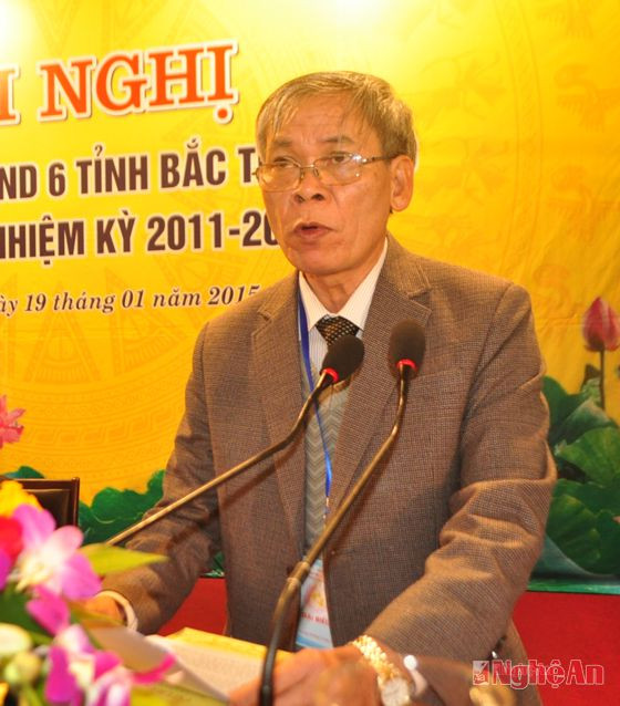 Đại diện Thường trực HĐND tỉnh Thừa Thiên Huế tham luận về kinh nghiệm xử lý các vấn đề phát sinh giữa hai kỳ họp