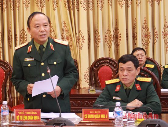 Thiếu tướng Nguyễn Chí Hướng - Phó Tư lệnh Quân khu 4 phát biểu