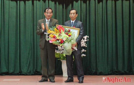 Tặng Huân chương lao động hạng 3 của Chủ tịch nước cho đồng chí Dương Hữu Dung