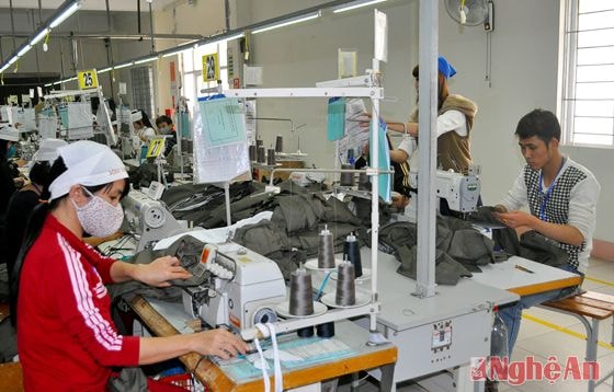 Sản xuất ở công ty may Minh Anh.