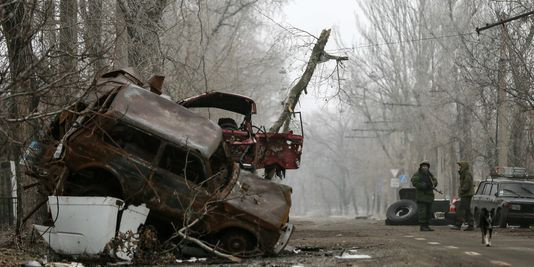 Kể từ tháng 4 năm 2014, các cuộc giao tranh ở miền đông Ukraina đã khiến cho gần 5.000 người thiệt mạng. Ảnh: Reuters/Maxim Shemetov