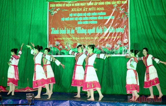 Tiết mục văn nghệ của Trường Tiểu học Keng Đu.