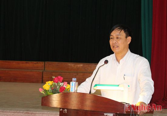 Ông Đậu Đức Mùi - Chủ tịch UBND Thị trấn Cầu Giát phát biểu tại hội nghị