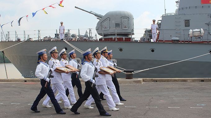 Về thiết bị điện tử, tàu Molniya được trang bị hệ thống radar mạng pha 3 chiều Pozitiv-ME1 trinh sát mục tiêu trên không và trên biển. Radar có một số tính năng gồm: phát hiện mục tiêu có diện tích phản xạ radar 1m2 bay ở độ cao 1km từ cự ly 110km; phát hiện tên lửa chống tàu có diện tích phản xạ radar 0,03m2 bay độ cao 15m ở cự ly 15km; theo dõi 15 mục tiêu đồng thời và khóa 3-5 mục tiêu cùng lúc.