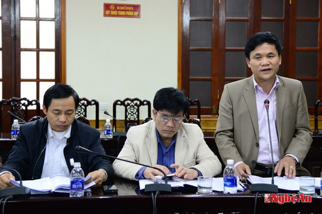 Đồng chí Trần Văn Mão - Uỷ viên Thường trực Hội đồng nhân dân tỉnh phát biểu ý kiến