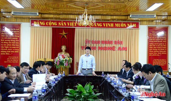Đồng chí Lê Xuân Đại - Phó Chủ tịch Thường trực UBND tỉnh, Trưởng Ban chỉ đạo chủ trì cuộc họp