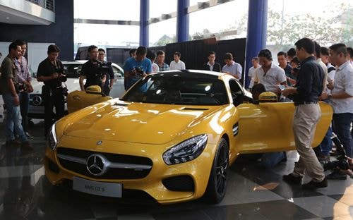 Chiếc siêu xe thể thao Mercedes AMG GT-S có giá bán hơn 8 tỷ đồng vừa có mặt tại Việt Nam.