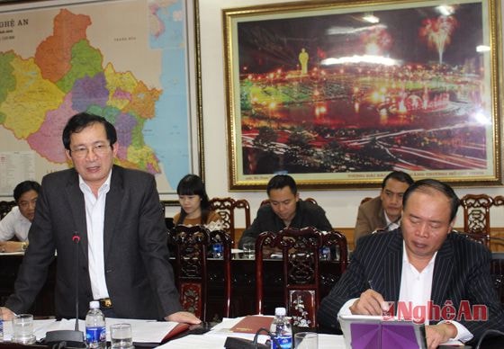 Đồng chí Đinh Viết Hồng - Phó chủ tịch UBND tỉnh phát biểu tại hội nghị
