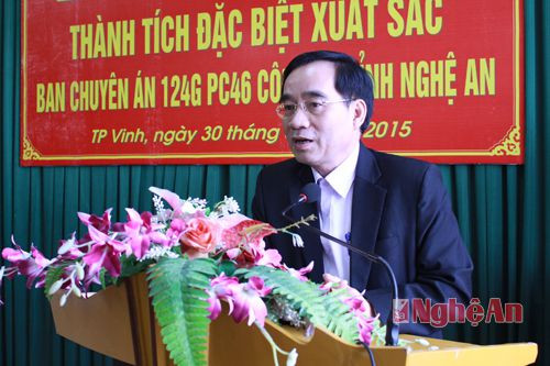 Đồng chí Hoàng Viết Đường -Phó Chủ tịch UBND tỉnh biểu dương thành tích mà phòng PC46 đạt 