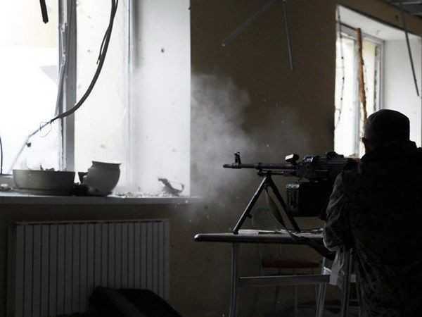 Một tay súng thuộc lực lượng ly khai ở khu vực Donetsk (Nguồn: AFP)
