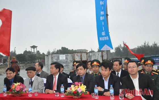 Các đồng chí lãnh đạo trung ương và địa phương tham dự lễ khởi công