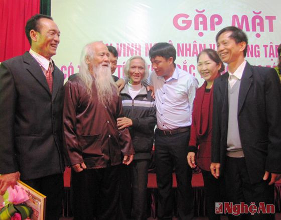 Niềm vui ngày hội ngộ. Ảnh: Thành Chung